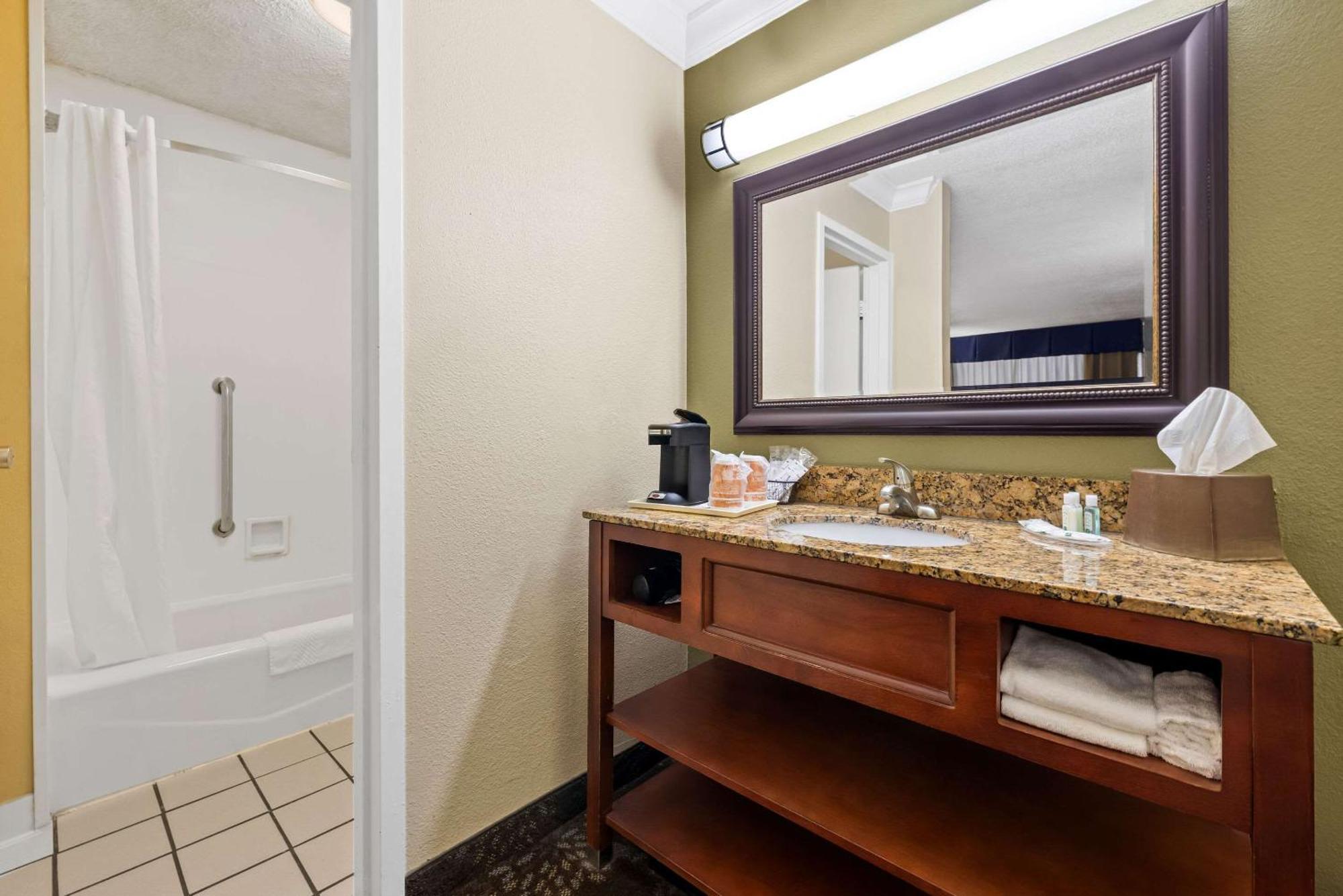 Quality Inn Морган-Сити Экстерьер фото